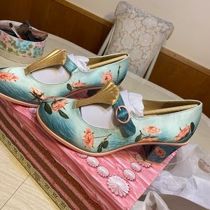 NIB Hot Chocolate Design heels